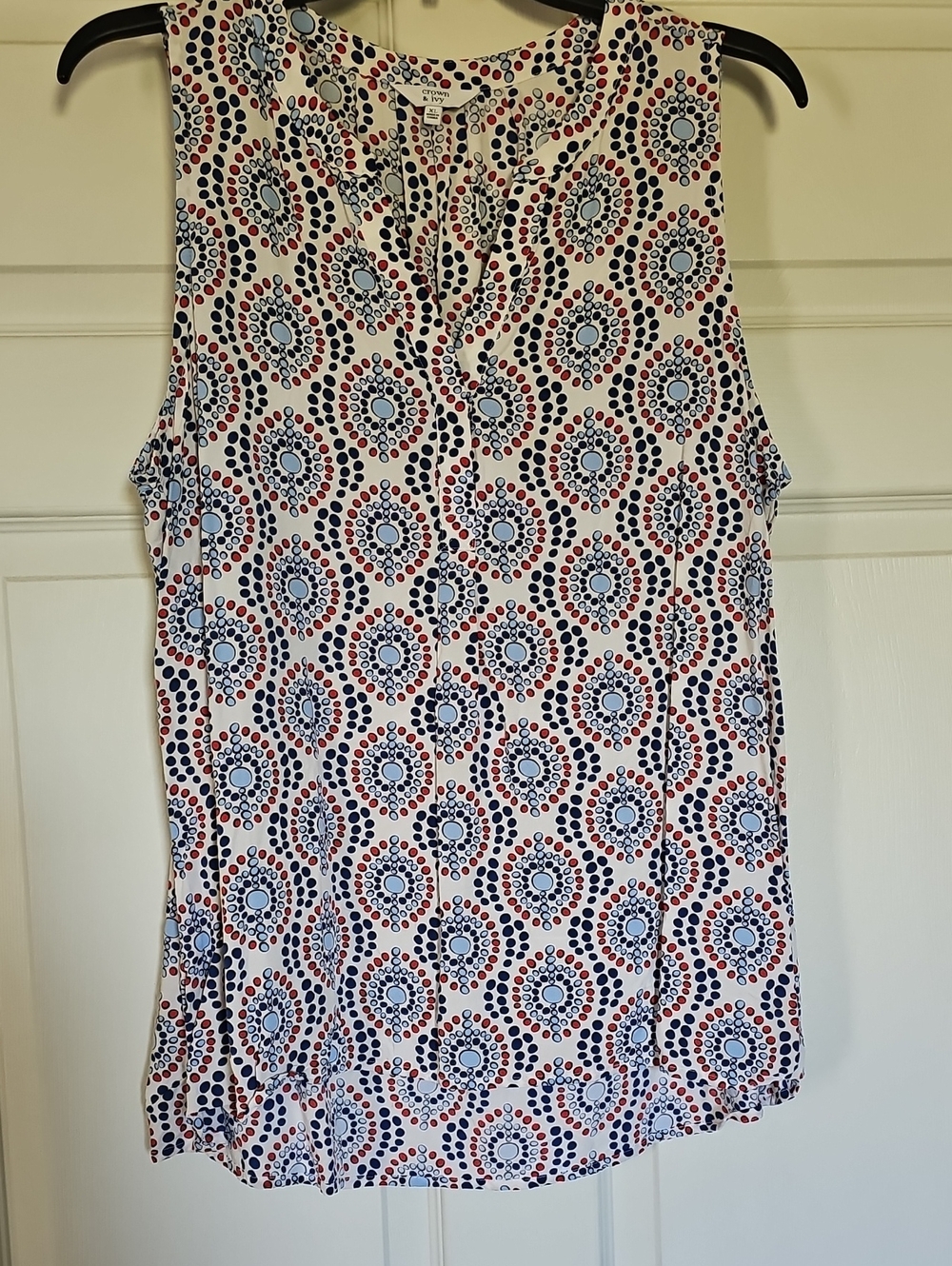 crown & ivy White Sleeveless V-Neck Camisole with Navy & Red Dot Medallions